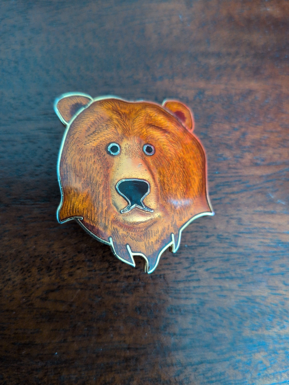 WM SPEAR MARKED ON BACK BROWN BEAR PIN 1" PIN 1993 MARKED ON BACK